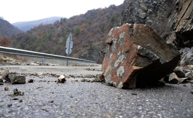 Временно движението в участъка от Боснек до Старо село от