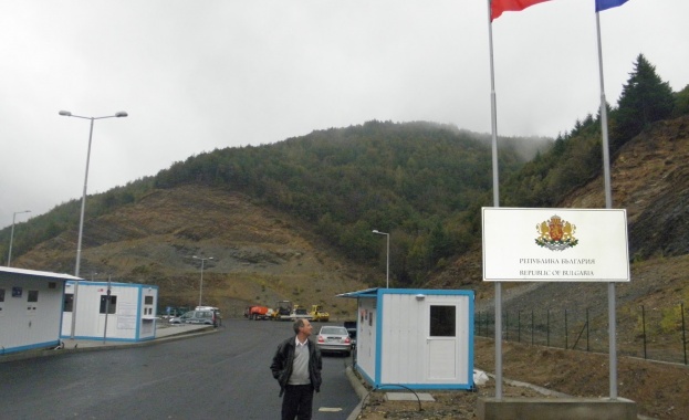 Увеличен е трафикът на автомобили от Гърция към България през
