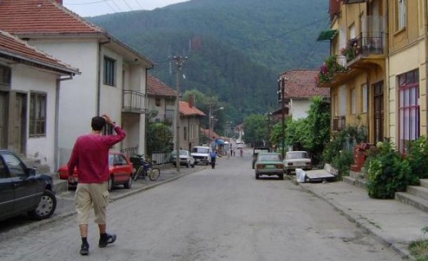 Населените с българи градове Цариброд и Босилеград които остават на