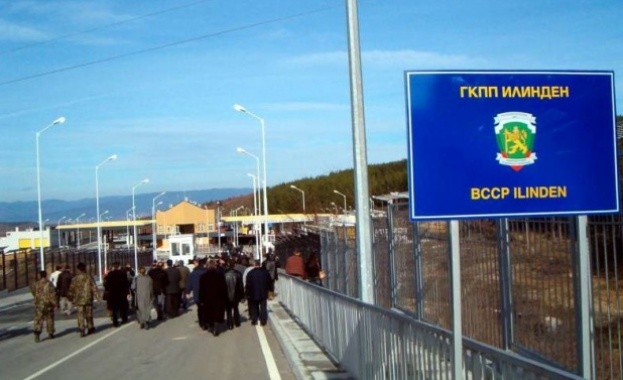 Гръцките власти вдигнаха наложената забрана за преминаване през граничните пунктове