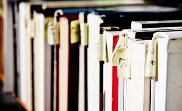 Обявена за най добра книга на 2018 г от Пъблишърс Уийкли