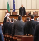 Настъпаната пета колона изпълзя на припек в парламента