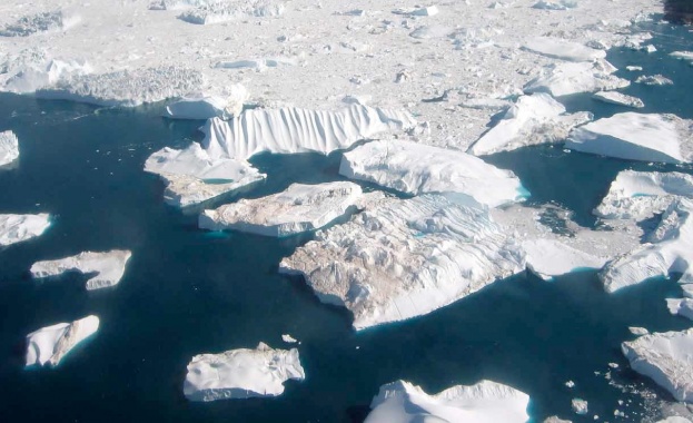 Сателитни снимки показаха появата на друг голям айсберг с площ