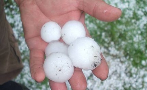 Градушка е ударила 5 населени места във Врачанско Ледените късове