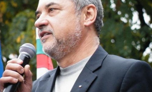 Не гоня слава скромно обясни Валери Симеонов шетнята си по