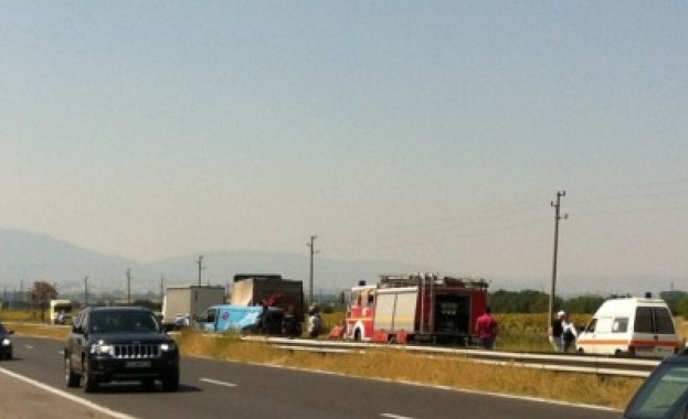 За кратко е спряно движението по автомагистрала Тракия в района