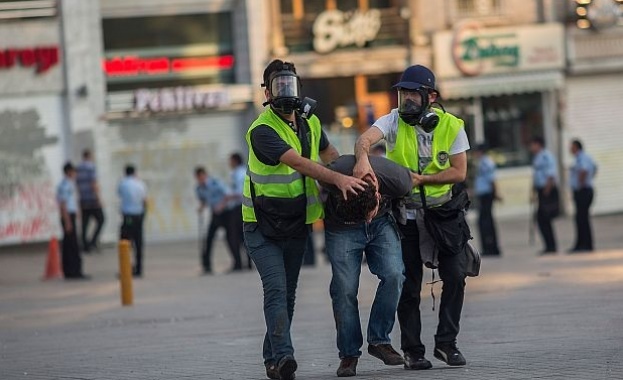 Петима чужденци са задържани в Турция по подозрение че са
