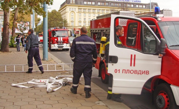 Към 12 часа днес звената на Главна дирекция Пожарна безопасност