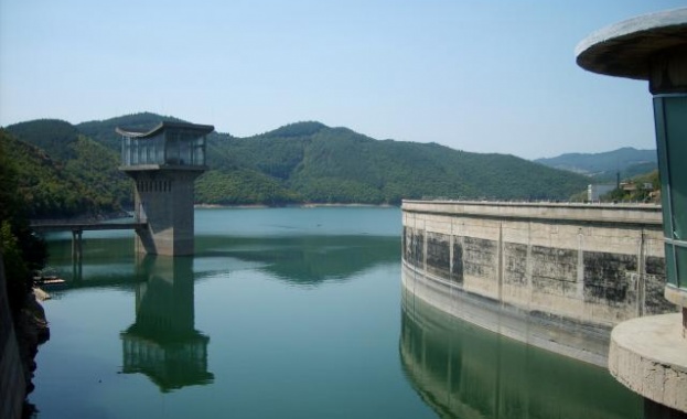 Язовир в мездренското село Долна Кремена прелива с 5 см