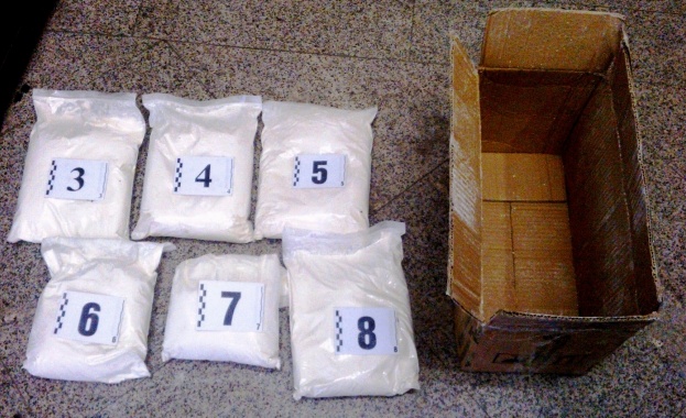 Шест души включително трима български граждани са арестувани в три