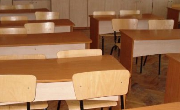 Напрежение има в 65 о училище в Бусманци където учител удари