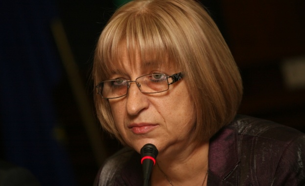 Цачева: БСП и ДПС се страхуват от референдума