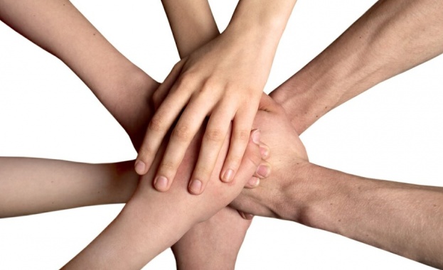 Вълна от съпричастност към семейството от Кардам което загуби едно