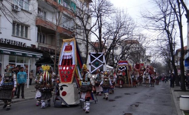 В Ямбол беше открит 19 Международен маскараден фестивал Кукерландия Рекорден
