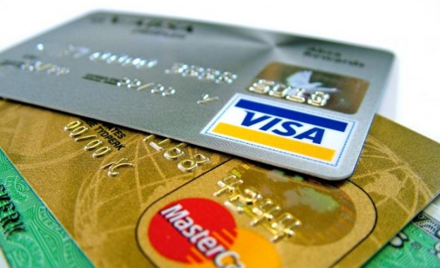 Американските Виза Visa и Мастъркард Mastercard бяха принудени значително да