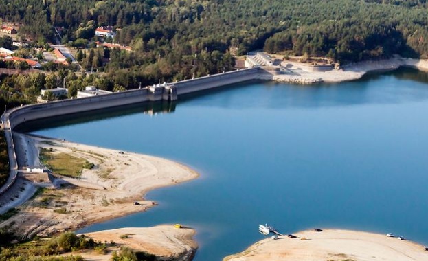 Във връзка с очакваните обилни валежи като превантивна мярка оперативният