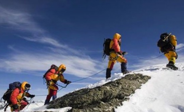 Непал наложи забрана върху самостоятелните изкачвания на планините в страната