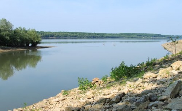 Нивото на река Дунав в българския участък продължава да се