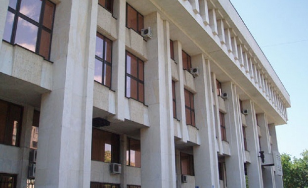 Съдебната палата в Бургас е отцепена заради получен сигнал за