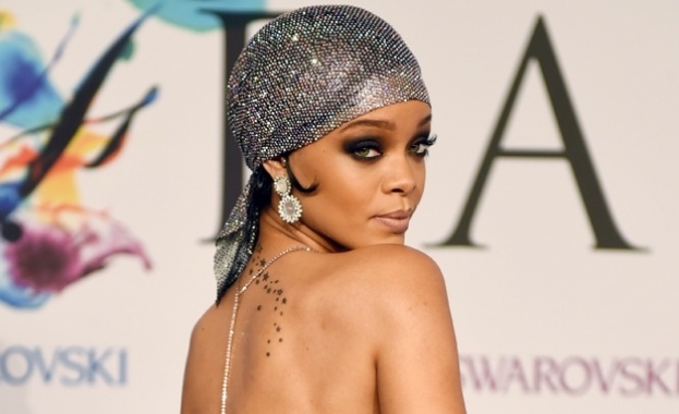 Риана използва блясъка си на звезда за да призове ключови