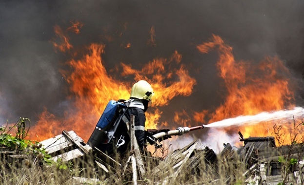 Напълно е овладян пожарът който бушува от вчера в района