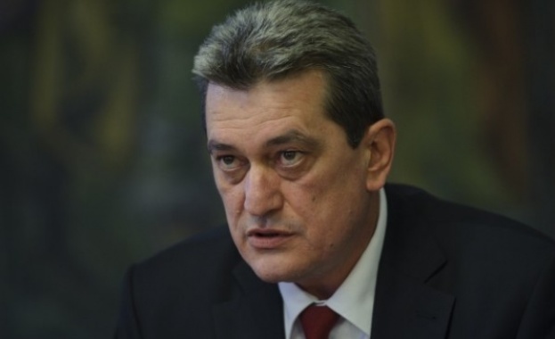 Малко пожарникари и липса на финансиране са повода за предвижданото