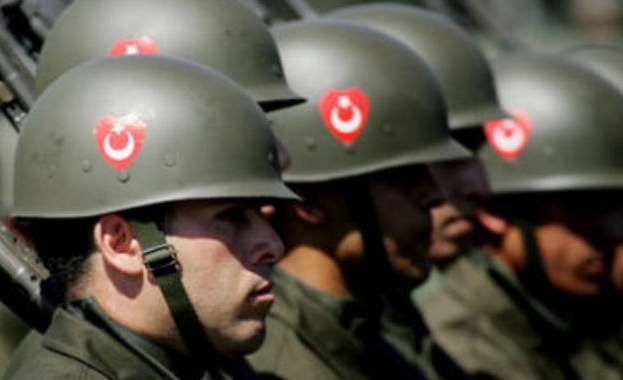Турция подсилва армията си с 40 000 души разкрива в