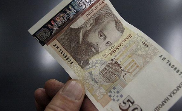 Седем от десет работодатели предвиждат коледни бонуси за служителите си