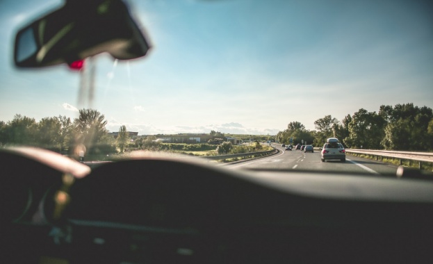 І МЕТЕОРОЛОГИЧНА ОБСТАНОВКА През нощта ще бъде ясно и почти