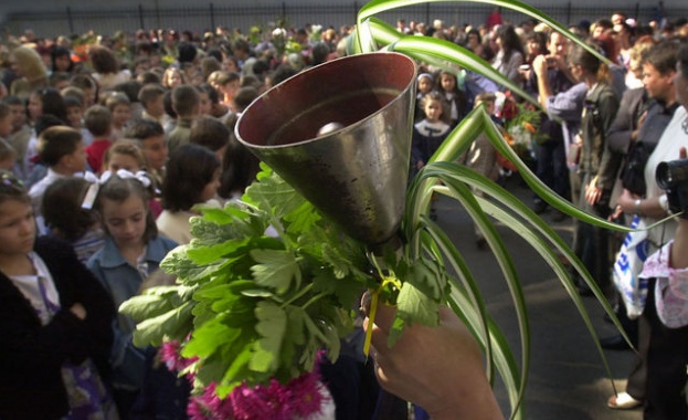 С тържествени церемонии днес се открива новата учебна година в