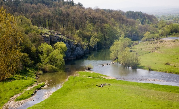 7 годишно момче е паднало в река Вит при опит
