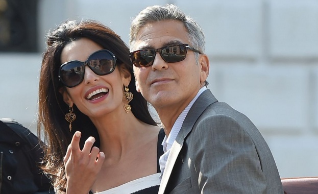 Холивудската звезда Джордж Клуни призна че замества 3 месечните си близнаци
