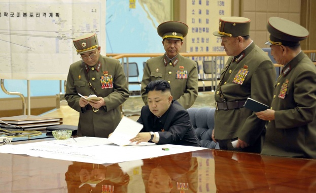 Севернокорейският лидер Ким Чен ун е наредил производството на още ракетни