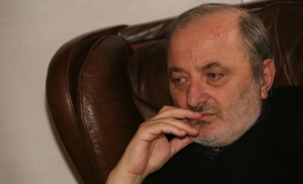 Психиатърът д р Николай Михайлов коментира по БТВ войната между институциите