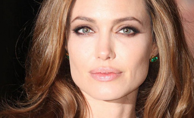 Анджелина Джоли е във филмовата индустрия от много години и