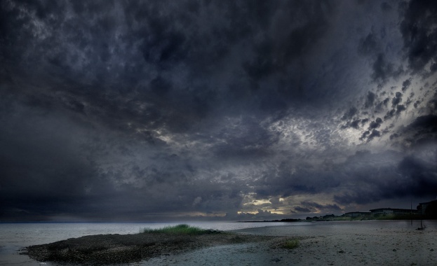 Когато наближава буря някои строят стени други вятърни мелници Китайска