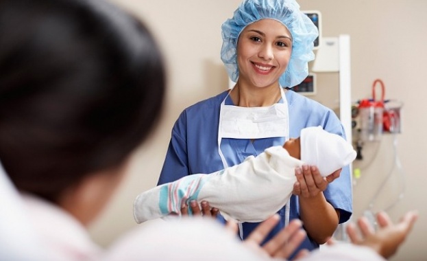 Днес се празнува Денят на родилната помощ известен и като