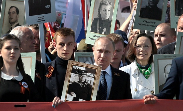 Резултат с изображение за Путин Марш на БЕзименния полк изображения
