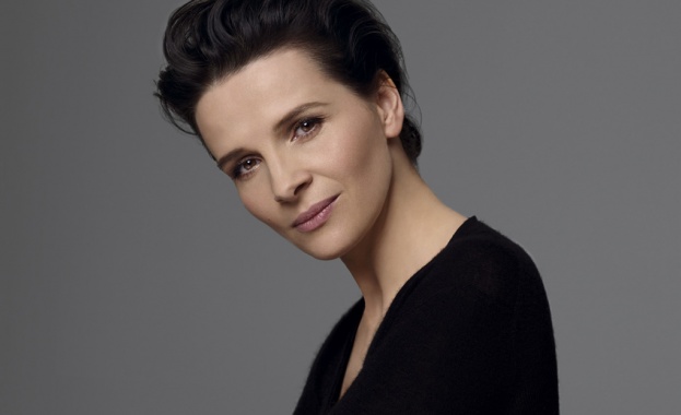 Филмовите звезди Жулиет Бинош и Еманюел Беар се присъединиха към