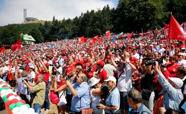 Хиляди социалисти от цялата страна се събраха на местността Историческа