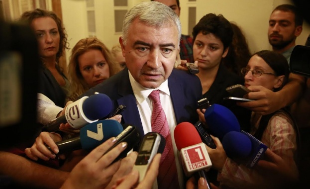 Смятам че са много силни думи определенията че вътрешната опозиция