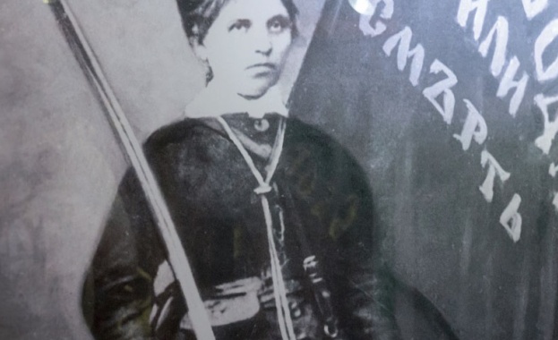 238 г Годината на шестимата императори Римският сенат обявява за