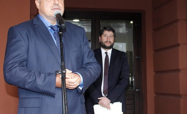 Премиерът Бойко Борисов заяви че засега намерението първите три дни