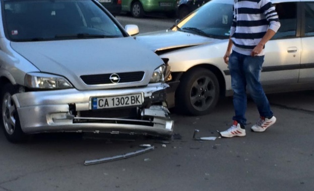 3 автомобила са се ударили на пътя между Слънчев бряг