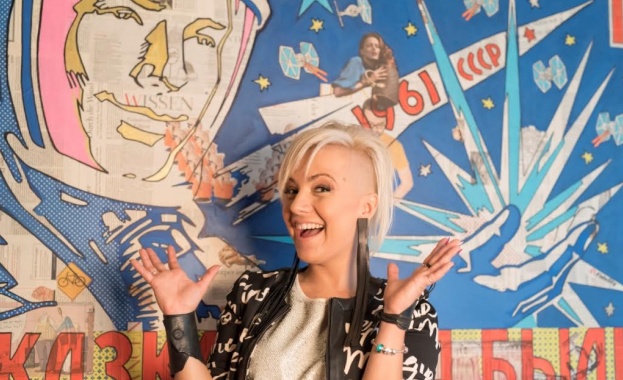 Певицата Поли Генова стана майка за първи път вчера следобед