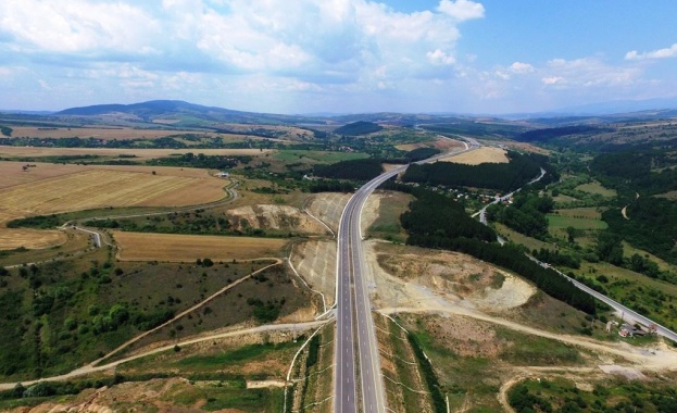 Властта ще инспектира строителството на отсечката от магистрала Струма между
