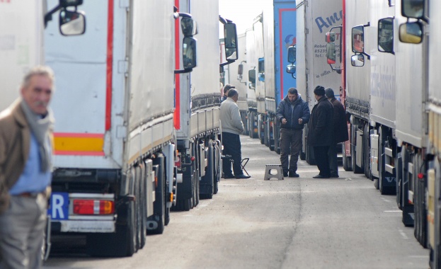 Отпадна забраната за движение на тежкотоварните камиони по магистралите в