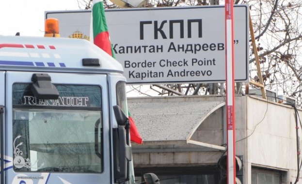 Българите не искат да паднат визите за турците