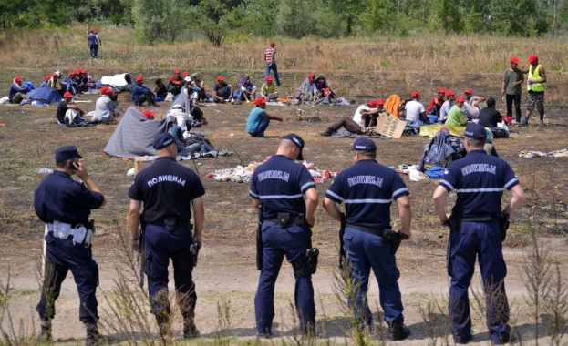 В Сърбия задържаха български камион с нелегални мигранти