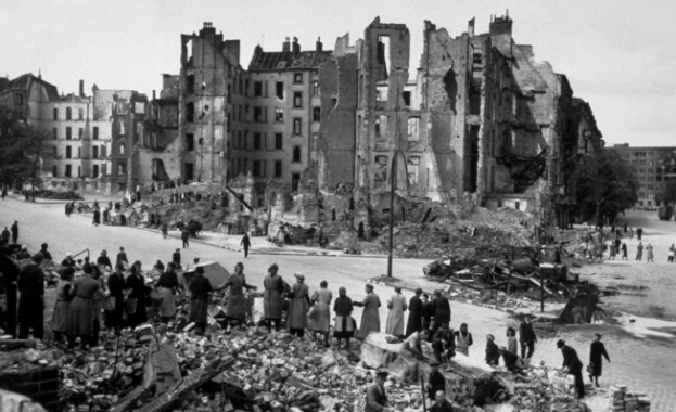 70 г Тит Флавий обсажда Ерусалим 1331 г Стефан Душан